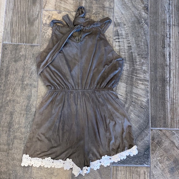 NWOT Altar’d State Green Crochet Flower Romper - Picture 6 of 10